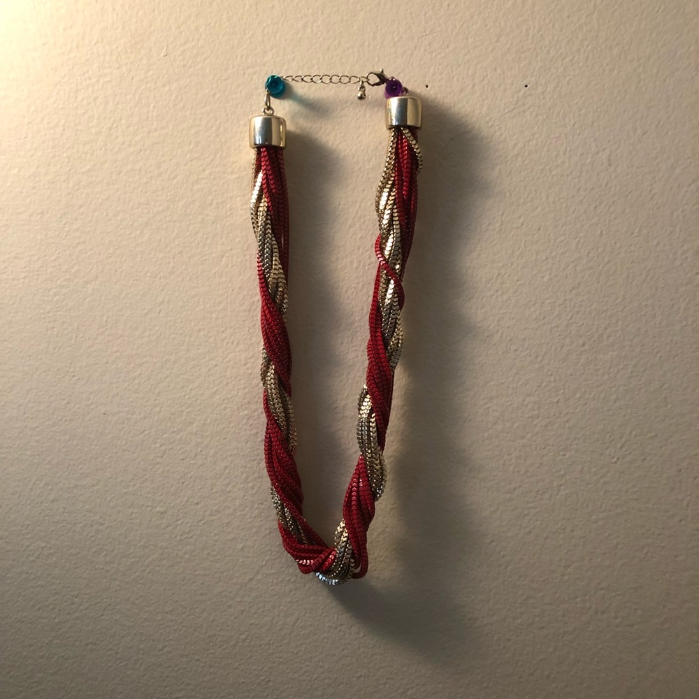Twisted necklace
